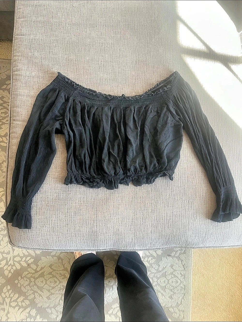 Black Ruched Long Sleeve Crop Top Size Medium Like New